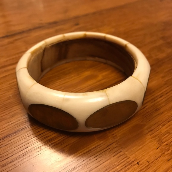 Rare Bovine creme and light bronze banded bracelet - Picture 2 of 3